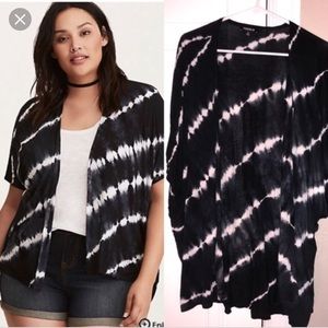 Torrid PLUS SIZE White/Black Kimono Size 3